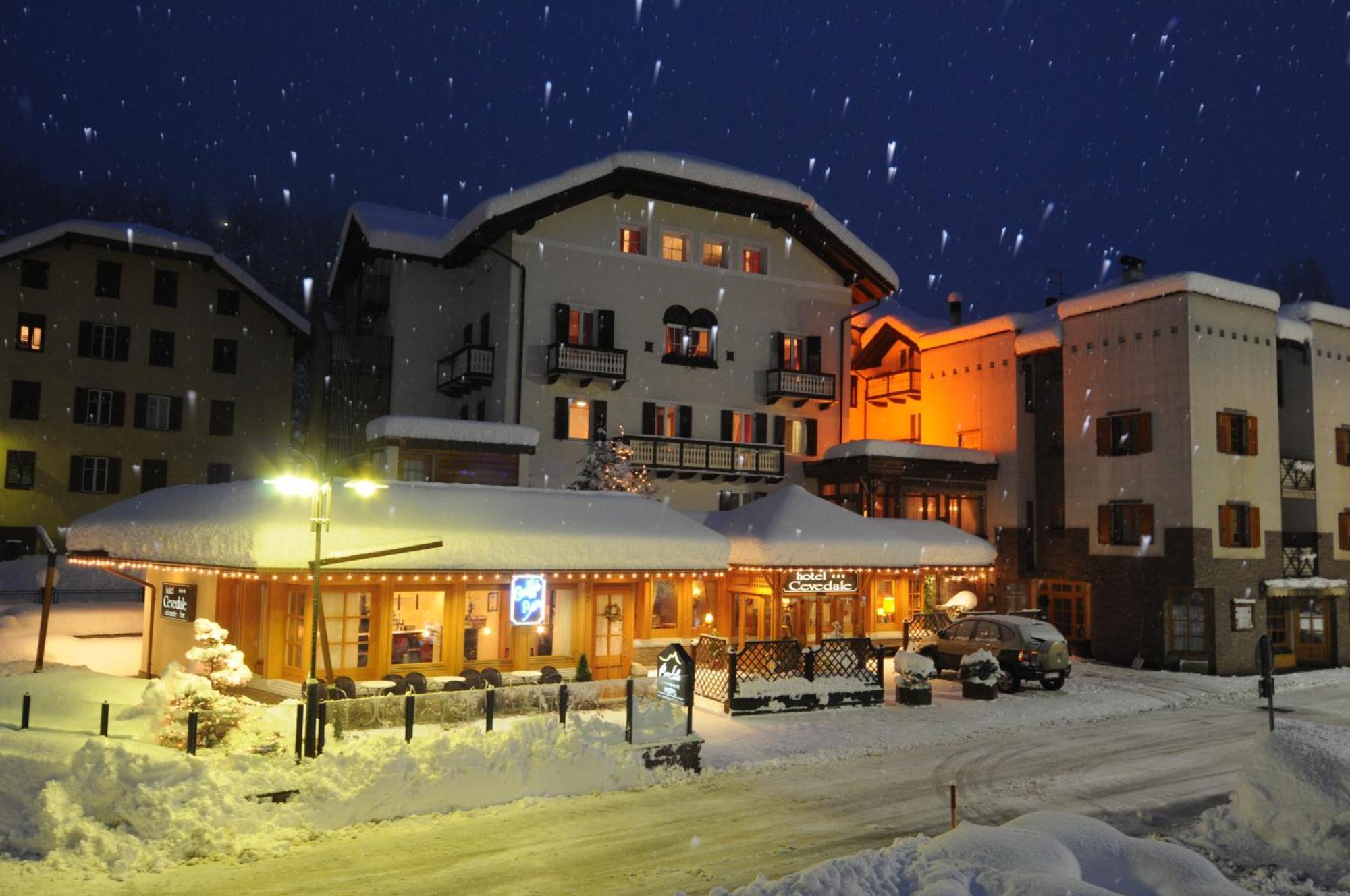 Hotel Cevedale Living Romance Hotel Коголо Экстерьер фото