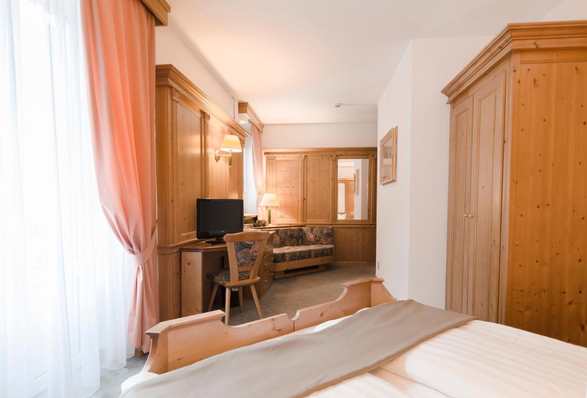 Hotel Cevedale Living Romance Hotel Коголо Экстерьер фото