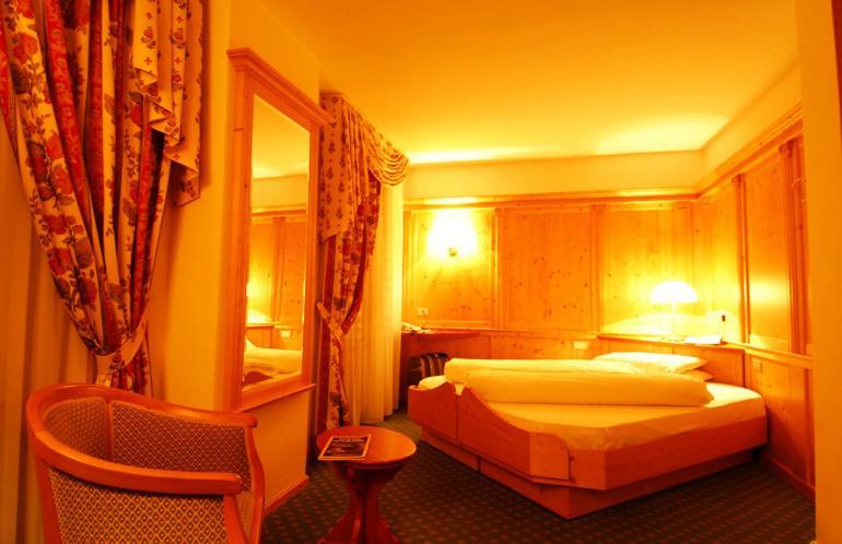 Hotel Cevedale Living Romance Hotel Коголо Номер фото