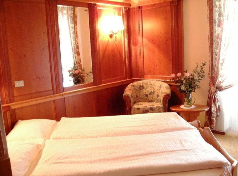 Hotel Cevedale Living Romance Hotel Коголо Номер фото