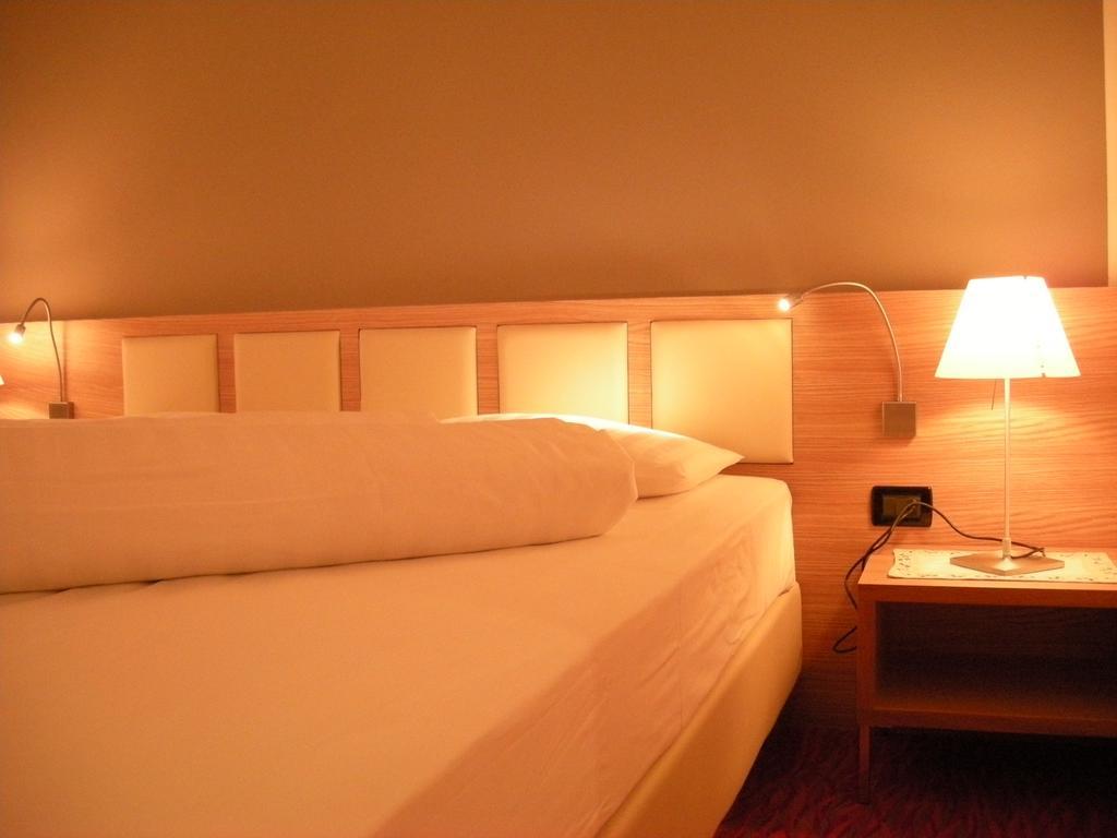 Hotel Cevedale Living Romance Hotel Коголо Номер фото