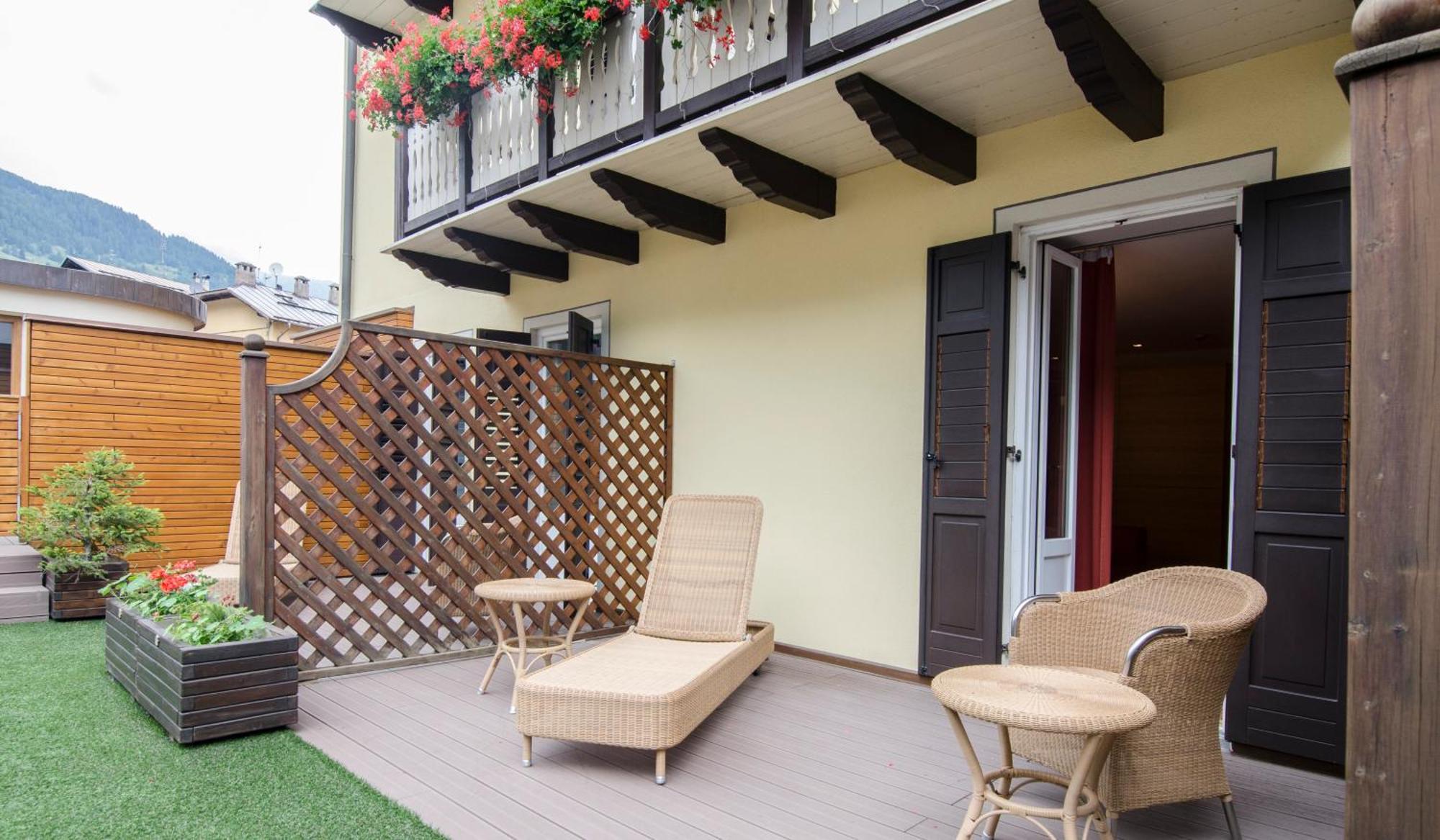 Hotel Cevedale Living Romance Hotel Коголо Экстерьер фото