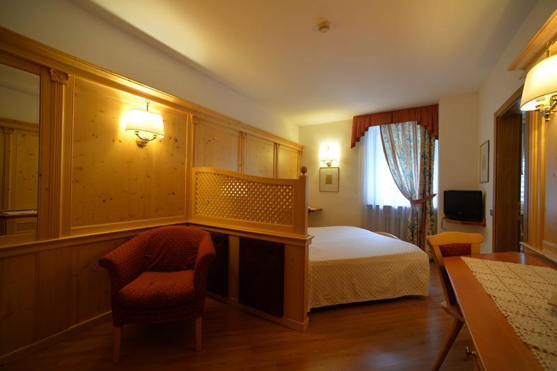 Hotel Cevedale Living Romance Hotel Коголо Экстерьер фото
