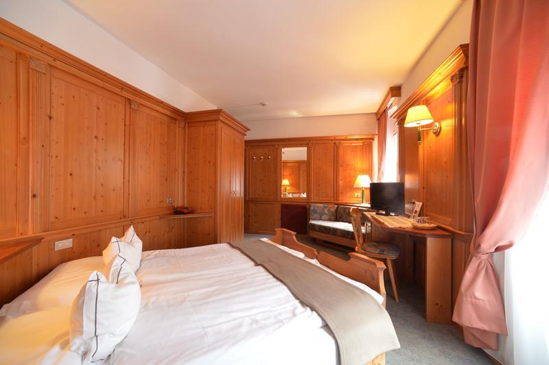 Hotel Cevedale Living Romance Hotel Коголо Экстерьер фото