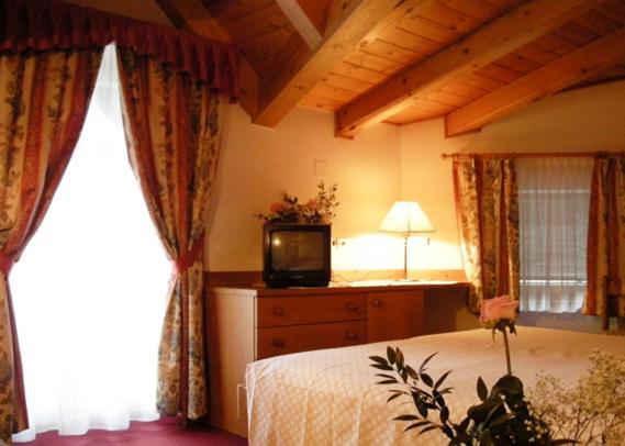 Hotel Cevedale Living Romance Hotel Коголо Экстерьер фото