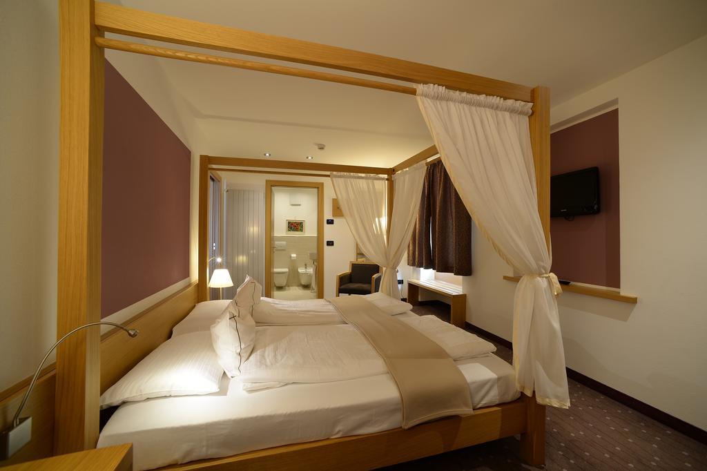 Hotel Cevedale Living Romance Hotel Коголо Экстерьер фото