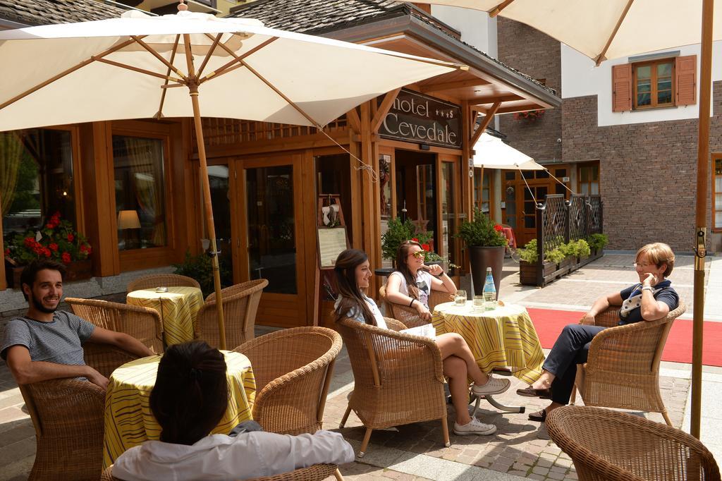 Hotel Cevedale Living Romance Hotel Коголо Экстерьер фото