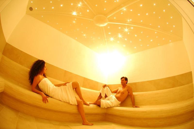 Hotel Cevedale Living Romance Hotel Коголо Экстерьер фото