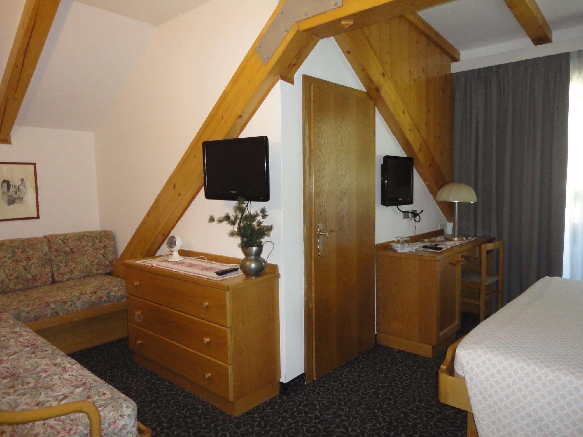 Hotel Cevedale Living Romance Hotel Коголо Экстерьер фото