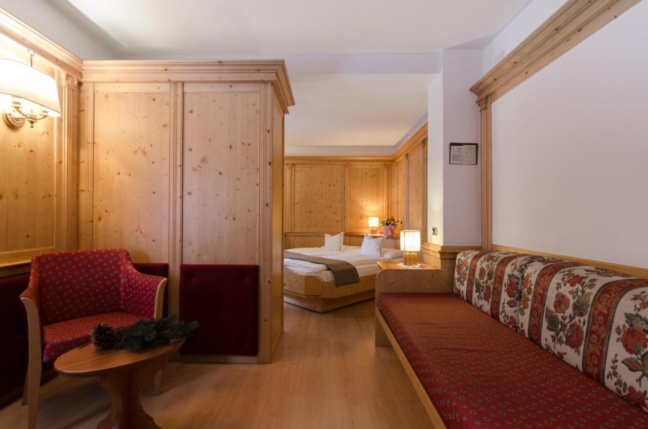Hotel Cevedale Living Romance Hotel Коголо Экстерьер фото